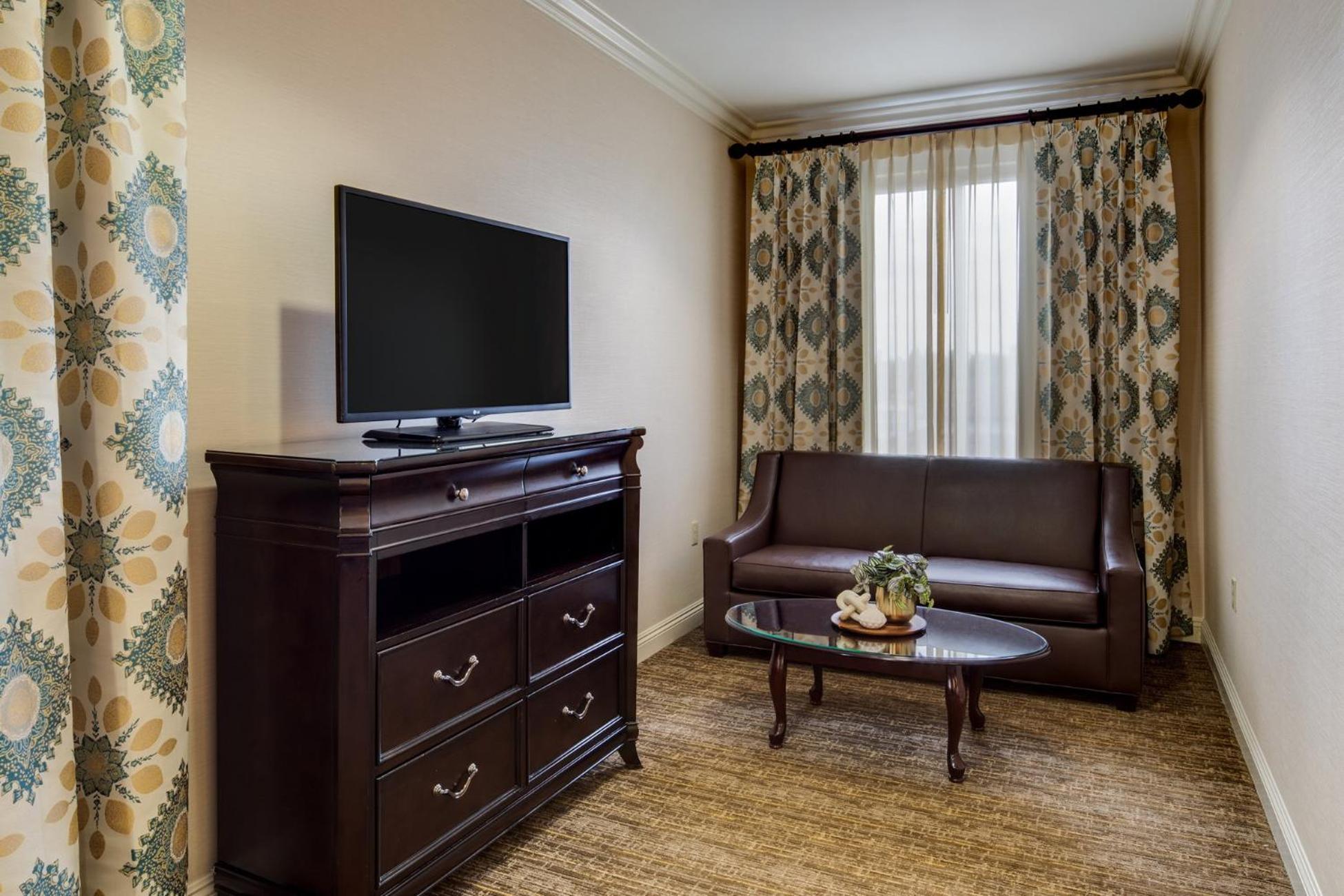 Ayres - Huntington Hotel