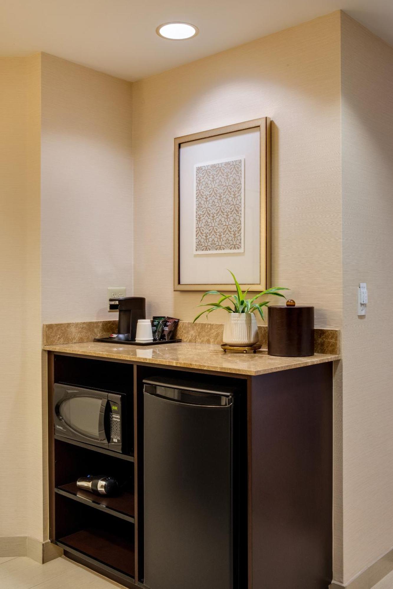 Ayres - Huntington Hotel